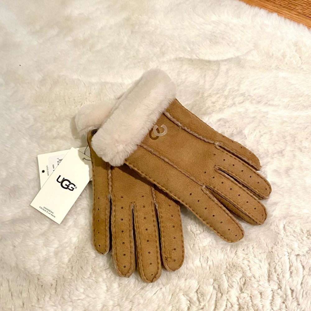 UGG Women’s Classic Perforated Glove - Chestnut
